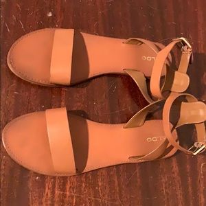 Also brown sandals